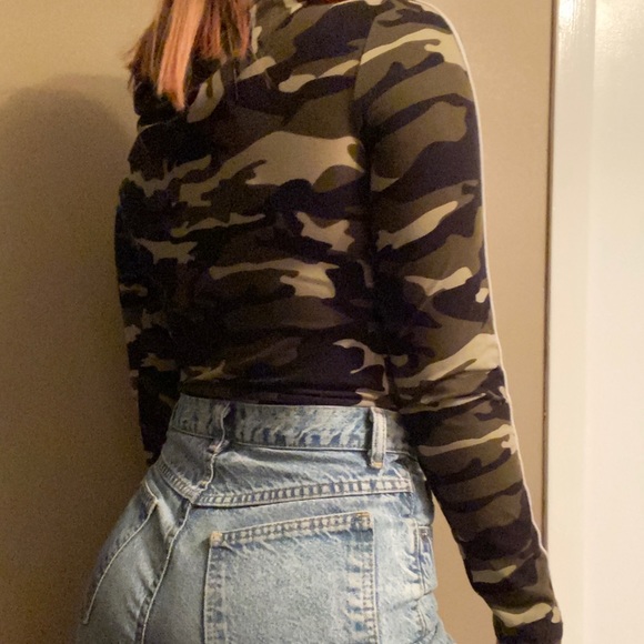 Small cropped camo sweater - Picture 3 of 6